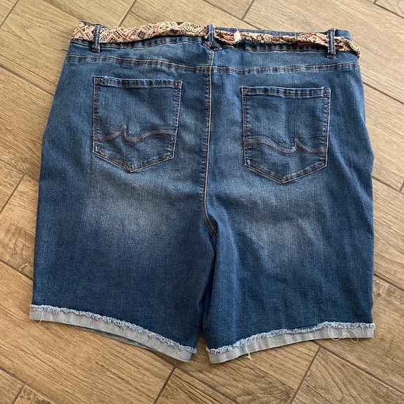 NWOT… Women’s Jeans Shorts with Size 24W - Picture 5 of 7